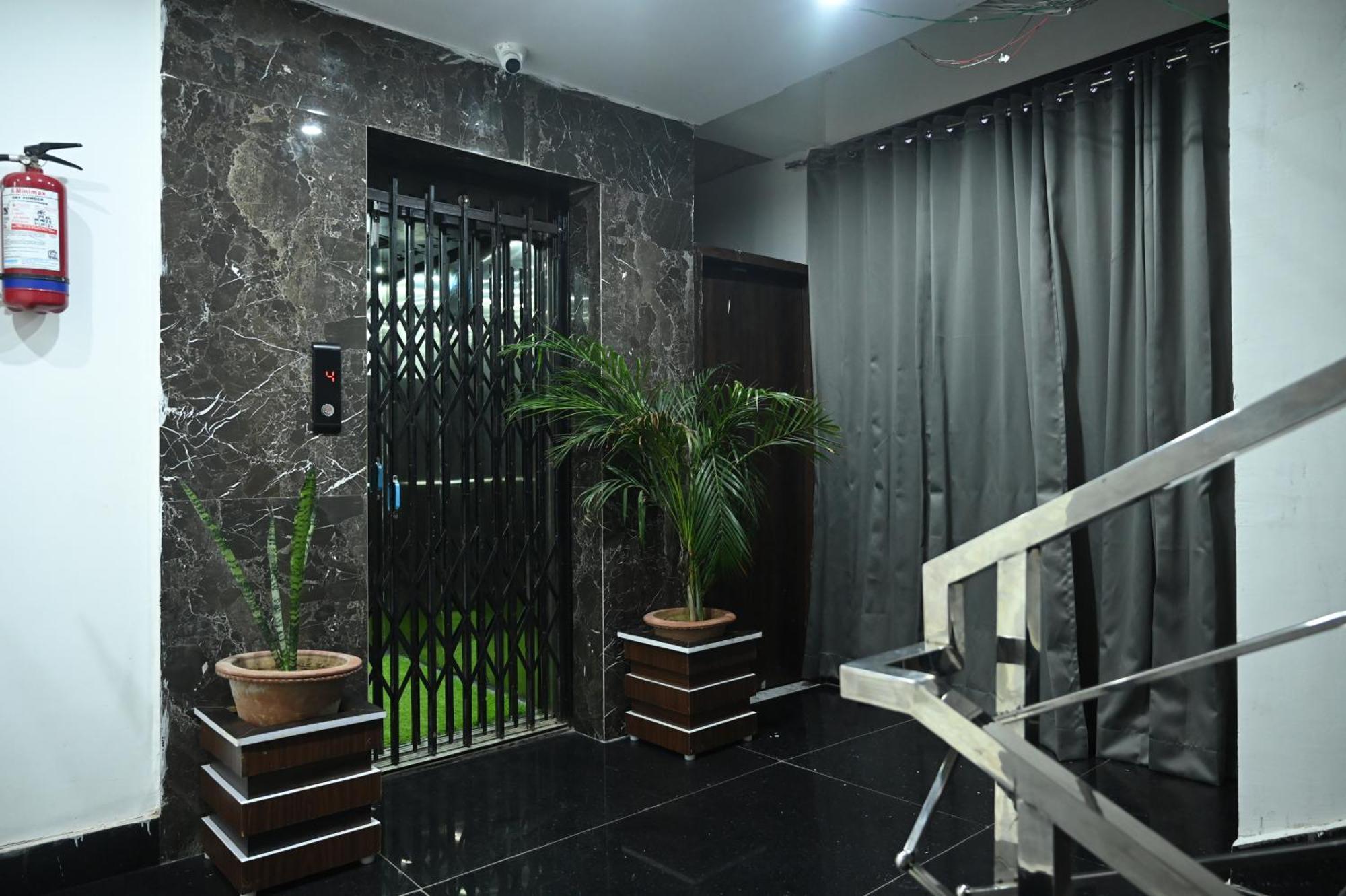 Hotel Diamant Inn Patna  Kültér fotó